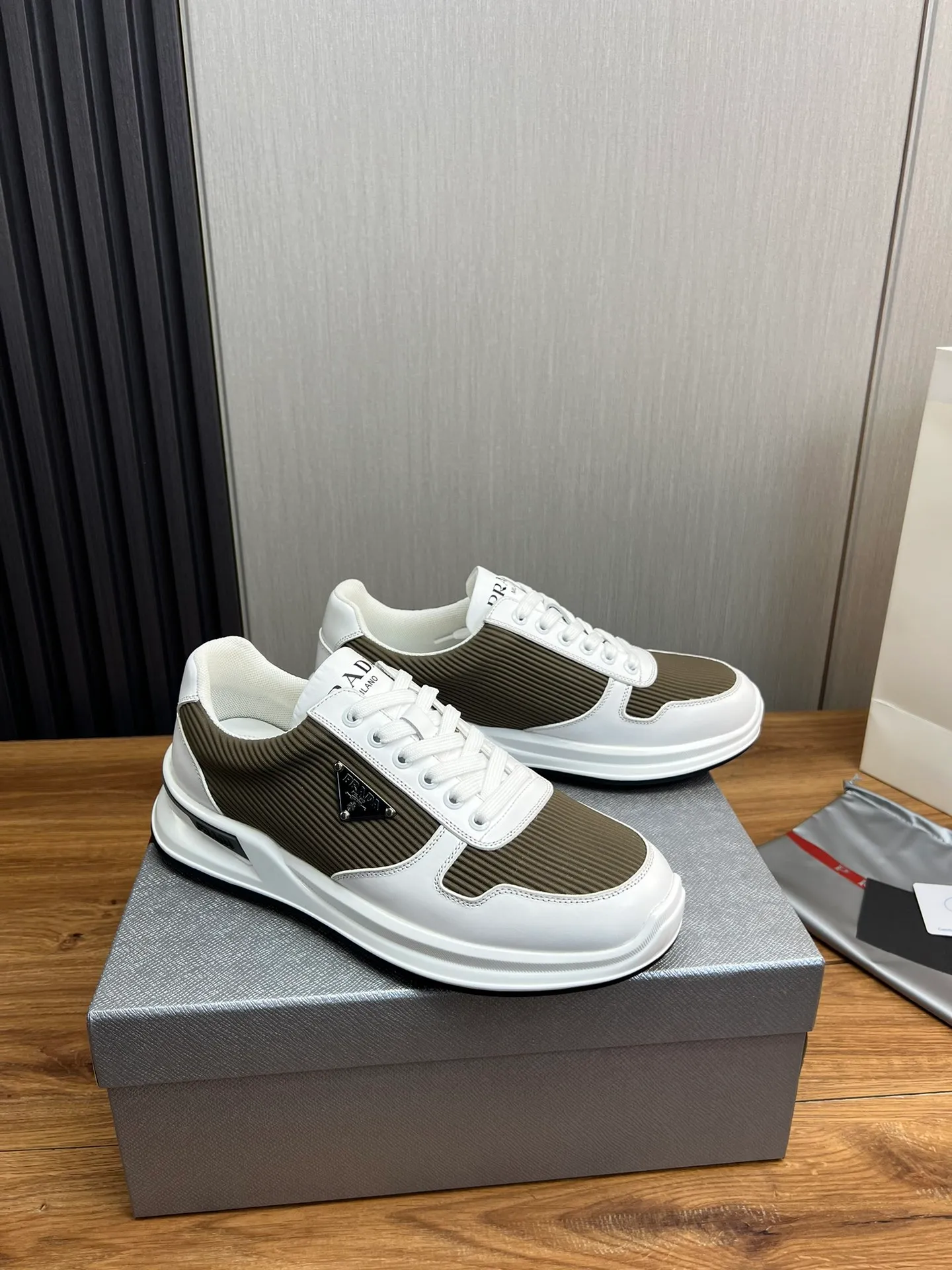 Men's shoes 💰580💰 [PRADA] Men's shoes are popular in the counter, official website is synchronized, 1 high-quality shipment ✔️Original cowhide stitching mesh + cowhide lining, 1🆚1 replica, original original bottom, 38-45 (45 customized, non-refundable)